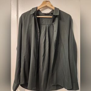 Dark Green Uniqlo Button Down, size Medium
